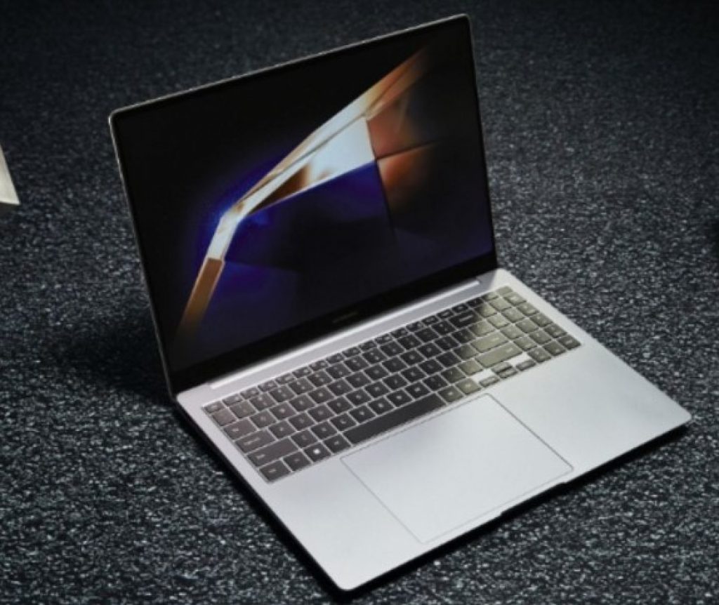 Notebook Samsung Galaxy Book4, Windows 11 Home, Intel® Core 5, 16GB RAM, 512GB SSD, NVIDIA® GeForce® MX570, 15.6“ Full HD IPS, FingerPrint – Grafite